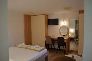 Апартаменты Apartments TMV Dragovic Свети-Стефан Номер-студио с террасой-3