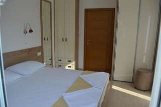 Апартаменты Apartments TMV Dragovic Свети-Стефан Улучшенные апартаменты с 2 спальнями и террасой, вид на море-2