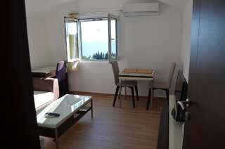 Апартаменты Apartments TMV Dragovic Свети-Стефан Улучшенные апартаменты с балконом и видом на море-12