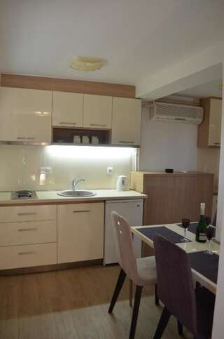 Апартаменты Apartments TMV Dragovic Свети-Стефан Номер-студио с террасой-10