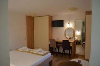 Апартаменты Apartments TMV Dragovic Свети-Стефан Номер-студио с террасой-14